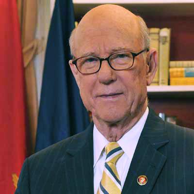 Pat Roberts headshot